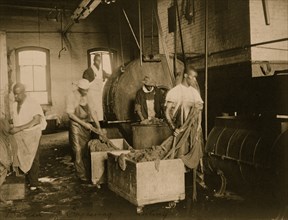 African American workers doing laundry at the Bureau of Engraving & Printing