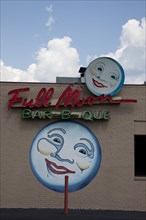 Full Moon Bar-b-que signs in Tuscaloosa, Alabama