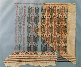 Hispano-Arabic. Piece of tissue with eagles. 12th-13th c. Linen and silk. From Collegiate of St. Vicenc de Roda de Ribagorca.