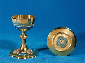 Chalice with a paten.