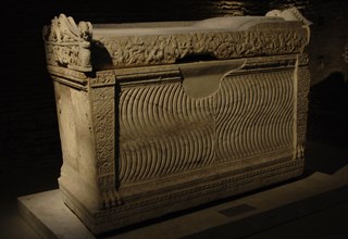 Roman sarcophagus strigilato.