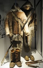 Inuits. Clothes and utensils used for fishing.