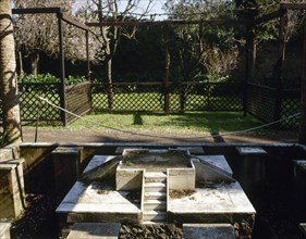 House of Loreio Tiburtino Garden and remains of fountain.