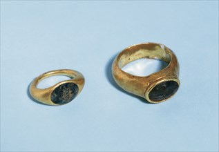 Roman rings. Gold, malachite and emerald. From Empuries. Catalonia. Spain.