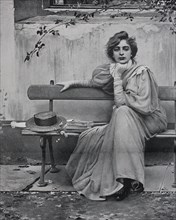 pretty woman with dreamy look sitting on a bench  /  hübsche Frau mit verträumtem Blick sitzt auf einer Bank
