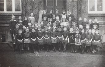 Klassenfoto einer Mädchenschule