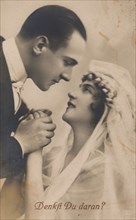 Historic postcard with a happy bride and groom and the text Do you remember it?