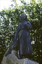 Statue of Lydia Koidula.