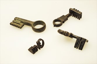 Set of sliding, rotary and locking keys from Roman times.