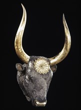Silver rhyton in the shape of a bovine head, gold horns and rosette.