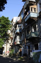 Partial view of a street.