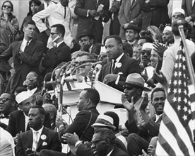 MLK addresses the crowd