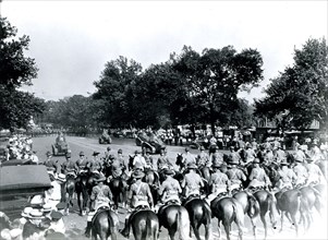 Washington, DC, July 28, 1932 - Tanks and mounted troops go to break up Bonus Marchers' camp.