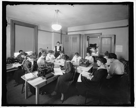 Between 1910 and 1920 - Office with women and typewriters