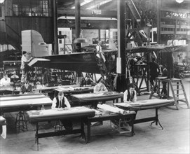 Building the 'Robin' At the Curtiss-Robertson Factory