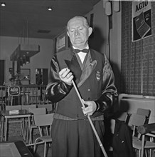 Championship Billiards in Eersel 71/2. Piet van der Pol is also present again / Date December 12, 1963 Location Eersel.