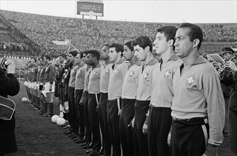 Netherlands against Brazil 1-0. Brazilian and Dutch national team Date May 2, 1963.