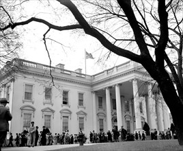 Sightseers at the White House on Easter 1939 .