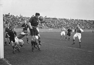 Ajax against HBS 2-0. Game moment for HBS goal / Date November 2, 1947 Location Amsterdam, Noord-Holland.