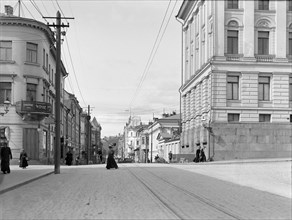 Crossing of Aleksanterinkatu and Unionkatu. Helsinki 1908.