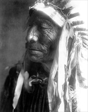 Edward S. Curits Native American Indians - Fast Elk (Hexaka Luzahan) circa 1907.