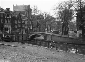 Photo Reguliersgracht Amsterdam / Date November 9, 1947 Location Amsterdam, Noord-Holland.