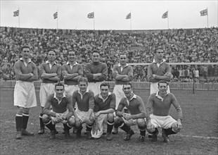 Chelsea footballers team photo / Date November 9, 1947 .