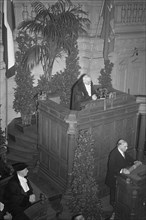 William Lyon Mackenzie King, Prime Minister of Canada, in the City Hall in Amsterdam. Speech in the auditorium Date November 19, 1947 / Location Amsterdam, Noord-Holland.