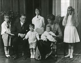 FDR and family in 1916