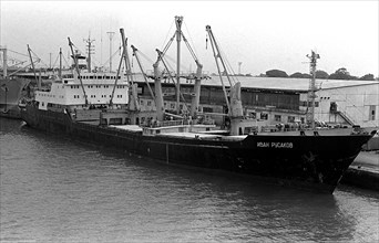 Soviet cargo ship Nbah Pycakob in port