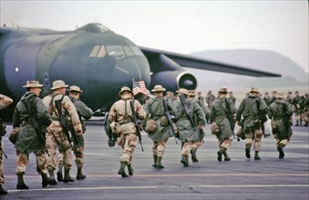 Soldiers deploying to the Gulf War