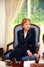 2009 - Secretary Clinton Leads Jakarta Media Roundtable.