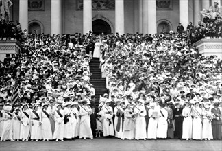 Suffragettes visit the U.S. Capitol