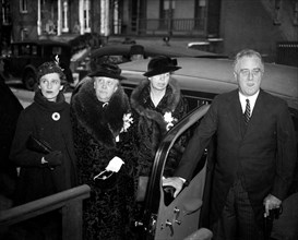President Franklin Roosevelt goes with his family to Christmas services in 1935.