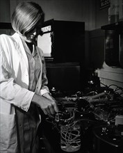 Woman working in a research laboratory.