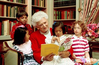 Mrs. Barbara Bush reads to children in the White House Library