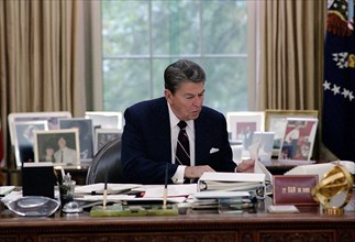 President Reagan in Oval Office 1985.