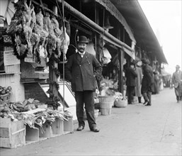 Early 1900s Market in a city setting