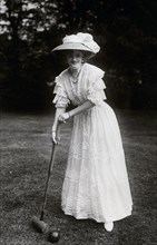 Miss Gertie Millar playing croquet ca. 1910