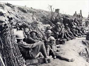 A party of the 6th Brigade with material for constructing wire entanglements