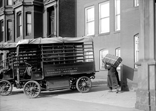 Union Transfer Company Truck, man loading trunk
