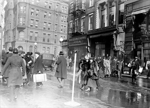 Street scene near G Street, Washington, D.C. ca. 1913