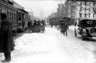 Snow street scene on Pennsylvania Avenue