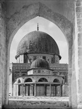 Temple area of the Mosque of Omar i.e., the Dome of the Rock, (Dome of the Chain) ca. 1900