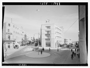 Italian building in Jerusalem, a street scene, the Assicurazioni Generali, Jerusalem ca. between 1940 and 1946