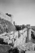 Krak de Chevaliers (Kala't el-Husn), the outer and inner wall ca. 1920