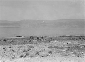 A group of people walking from the Dead Sea seen from the Kallia Hotel ca. between 1934 and 1939