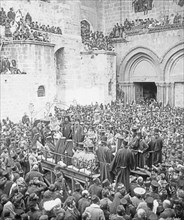 Jerusalem (El-Kouds). Ceremony of washing the Apostles' feet [Church of the Holy Sepulchre] ca. between 1898 and 1914