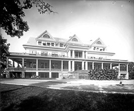 Washington Sanitarium, [Takoma Park, Maryland], front ca.  between 1910 and 1926