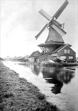 Holland. Sawmill at Zaandan ca.  between 1910 and 1926